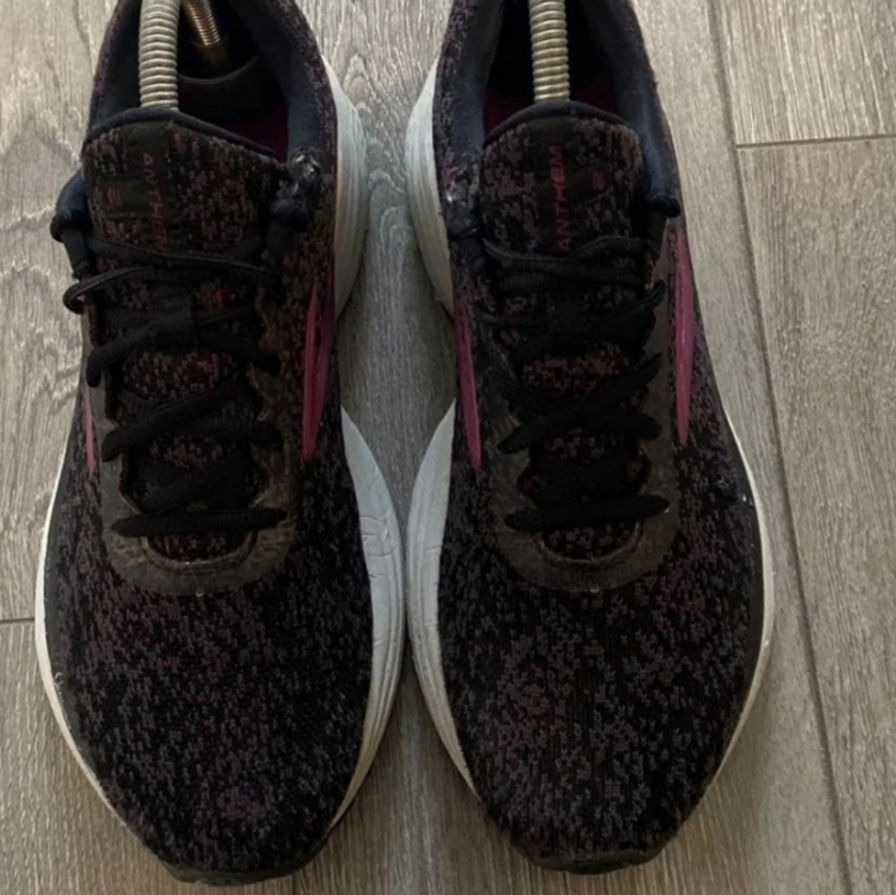 Women's Brooks Sneakers Sz 8 1/2